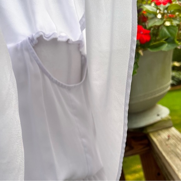 🥰 Show Me Your MuMu White Flutter Romper, Size Small, wear on off shoulder - Picture 7 of 9